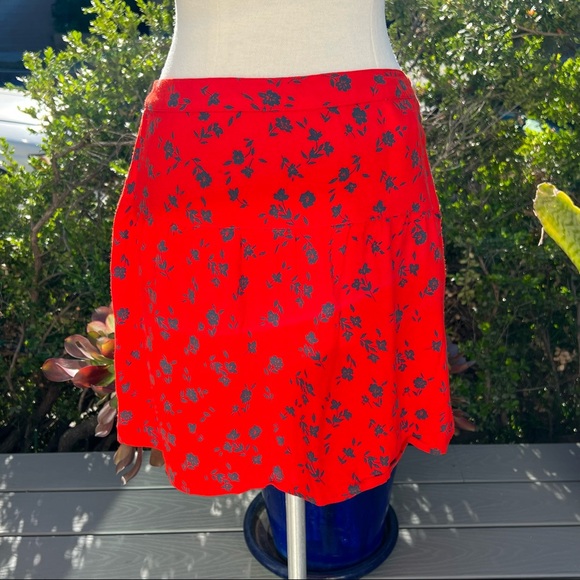 LEON & HARPER Button Front Floral Print Red Mini Skirt A Line Size Small - Picture 4 of 8